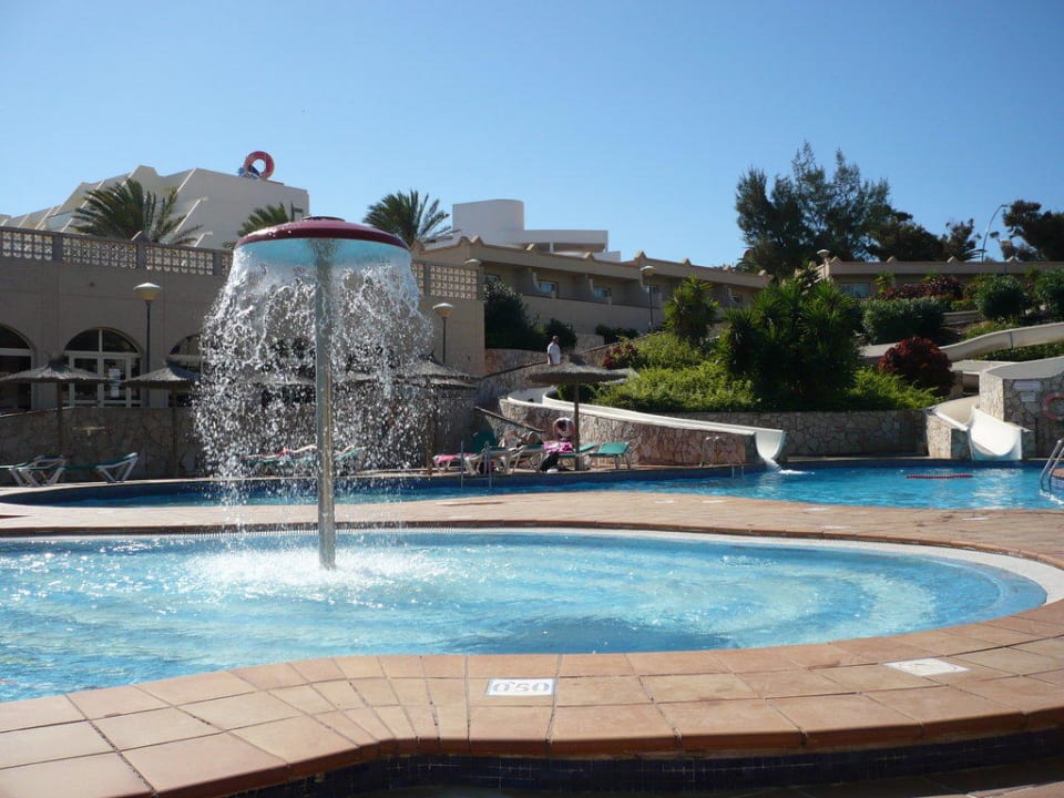 Kinderbecken der kleinen Poolanlage SBH Monica Beach Resort