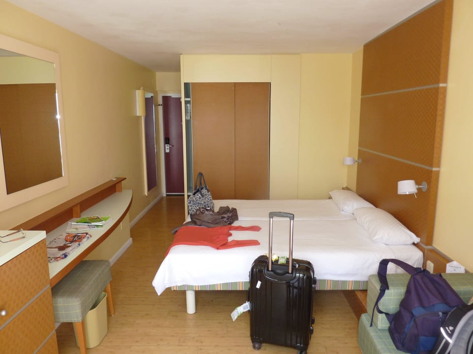 DZ Economy ROBINSON ESQUINZO PLAYA