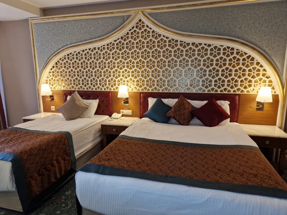 Zimmer Royal Taj Mahal Hotel