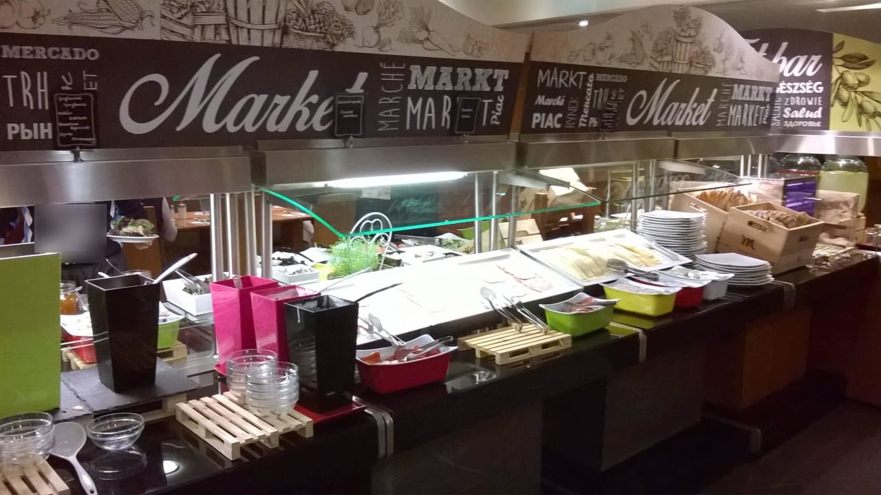 Frühstücksbuffet Mercure Budapest Korona Hotel