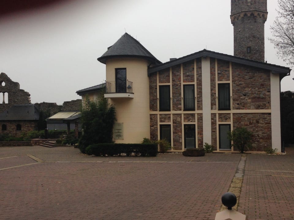 Innenhof Relais & Châteaux Hotel Burg Schwarzenstein