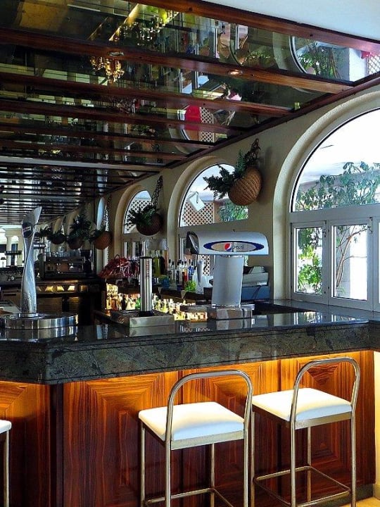 Ein Teil der schönen Hotelbar The 15 th Boutique Hotel