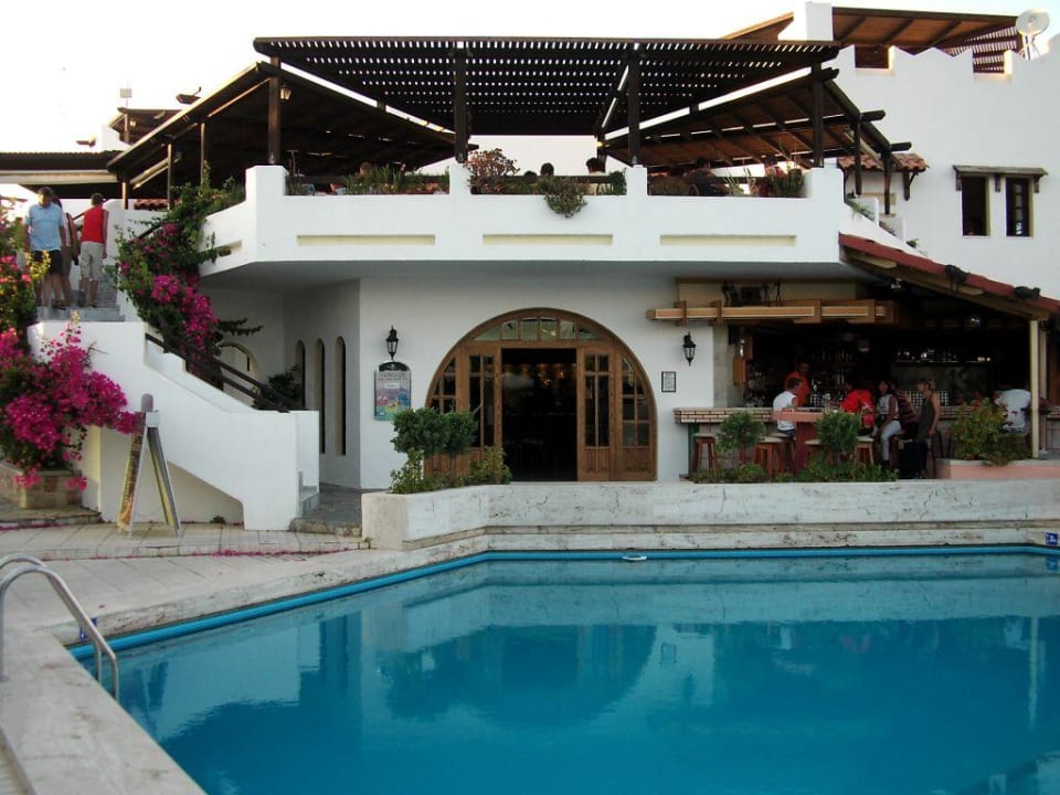 Hinteransicht Haupthaus Gaia Garden Hotel