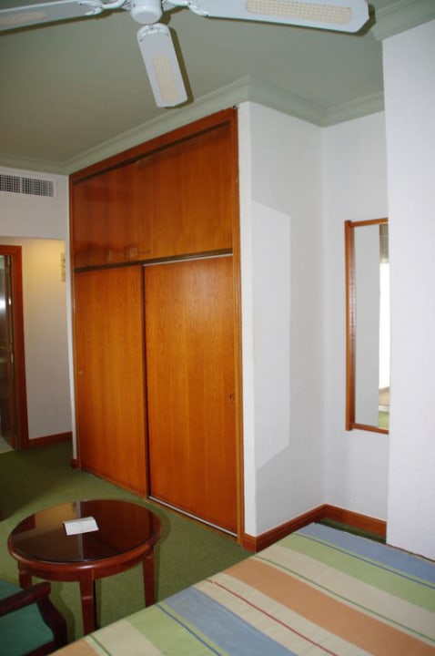 Einzelzimmer Eingangsbereich mit Schrank Hotel Riu Oliva Beach Resort