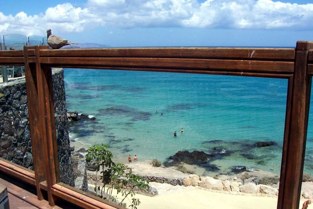 Blick von der unteren Poolbar auf die Badebucht R2 Pajara Beach
