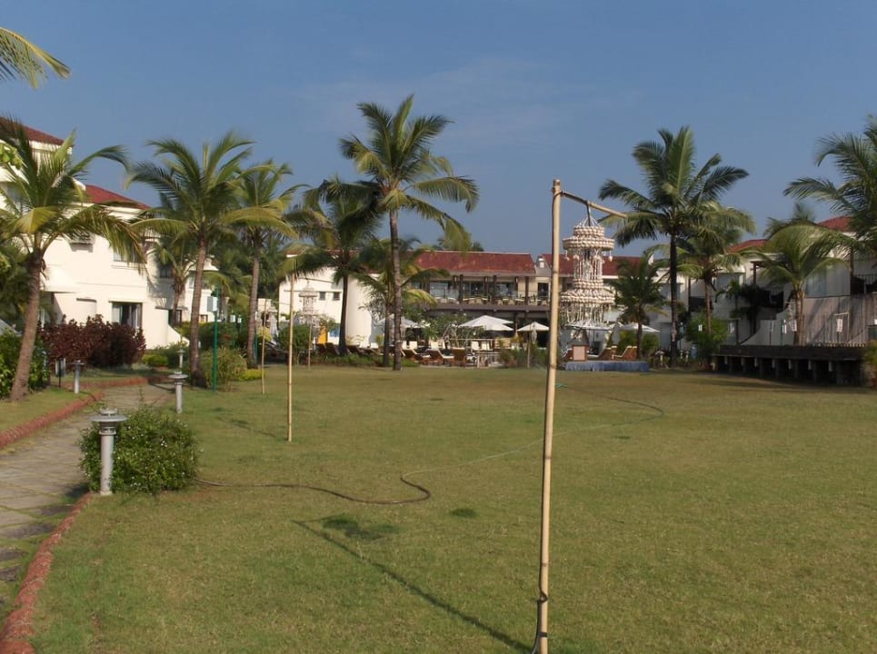 Blick auf die Hotelanlage Hotel Royal Orchid Beach Resort & Spa