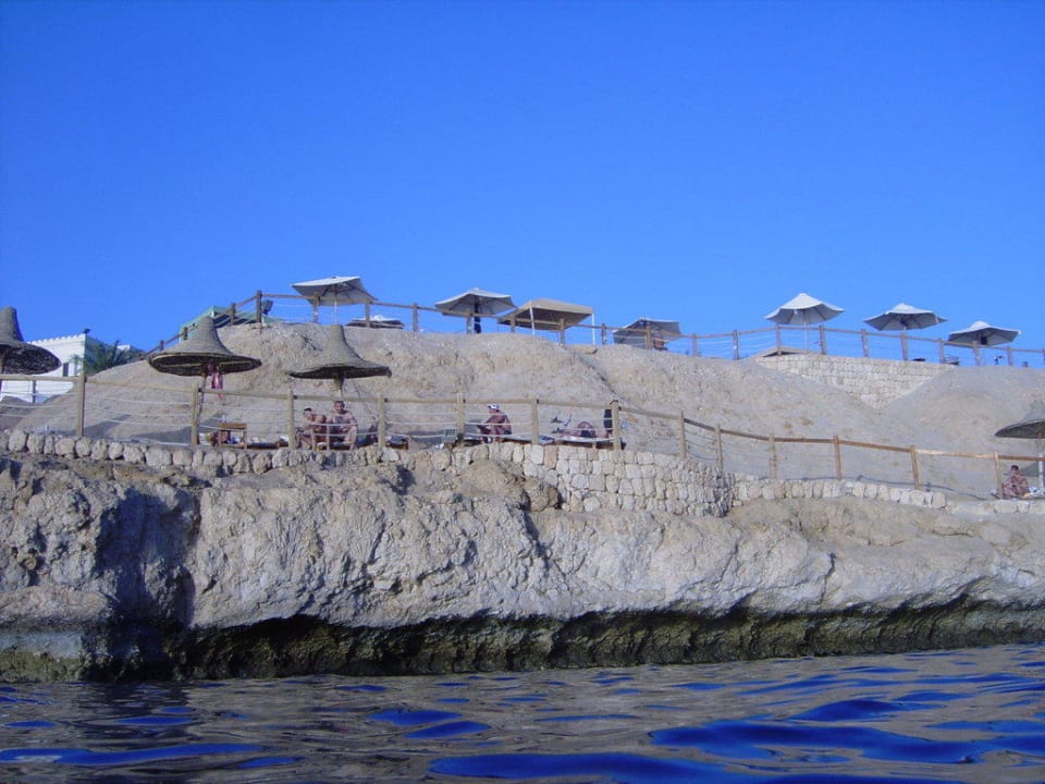 Liegenbereich vom Wasser aus Sharm Plaza