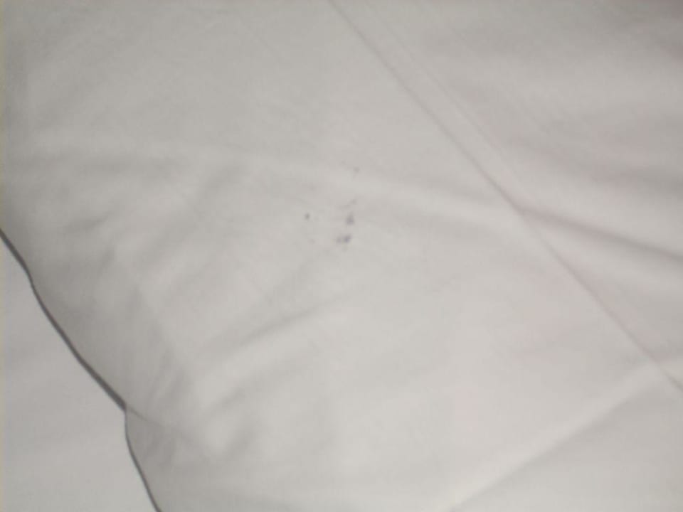 Dreckige Bettwäsche bei Ankunft Hotel Vibra Mare Nostrum