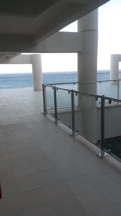 Blick vom großen Balkon auf das Meer Elysium Resort & Spa Hotel