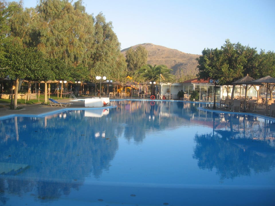 Pool mit Bar Hotel Corissia Princess