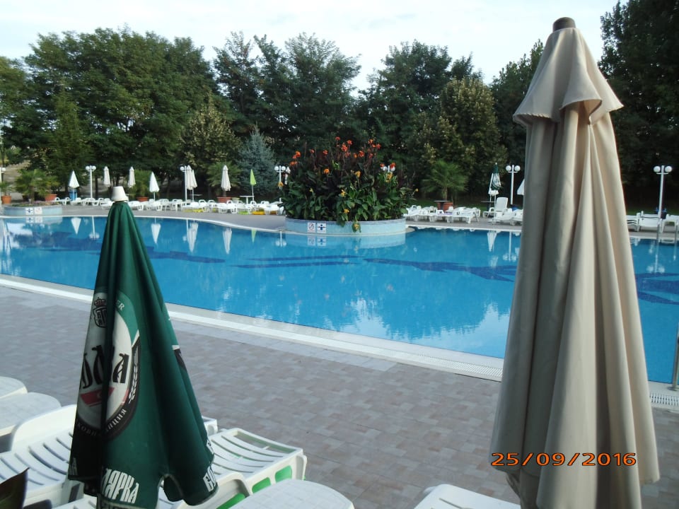 Pool viel zu kalt Hotel Zefir Beach