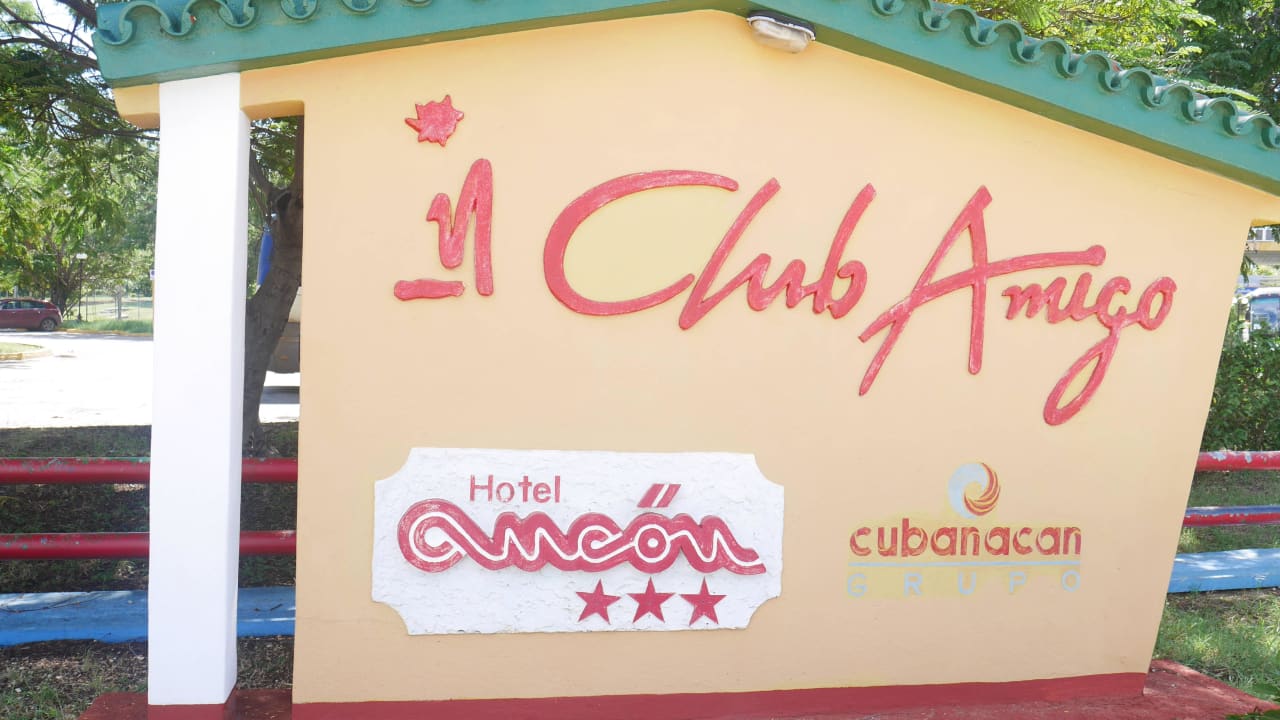 Zufahrt zum Hotel Club Amigo Hotel Ancon