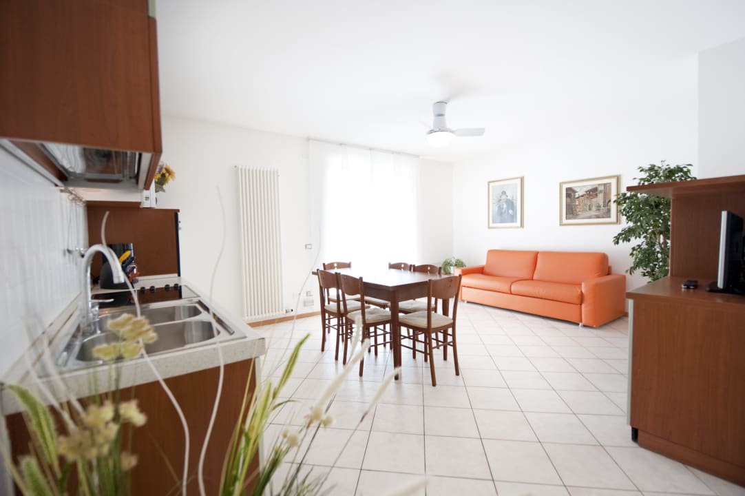 APPARTAMENTO TRILOCALE CON GIARDINO Apartmenthaus Residence Verdeblu