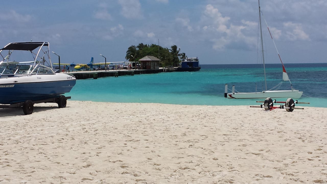 Anlegestelle für das Wasserflugzeug Kuredu Island Resort & Spa