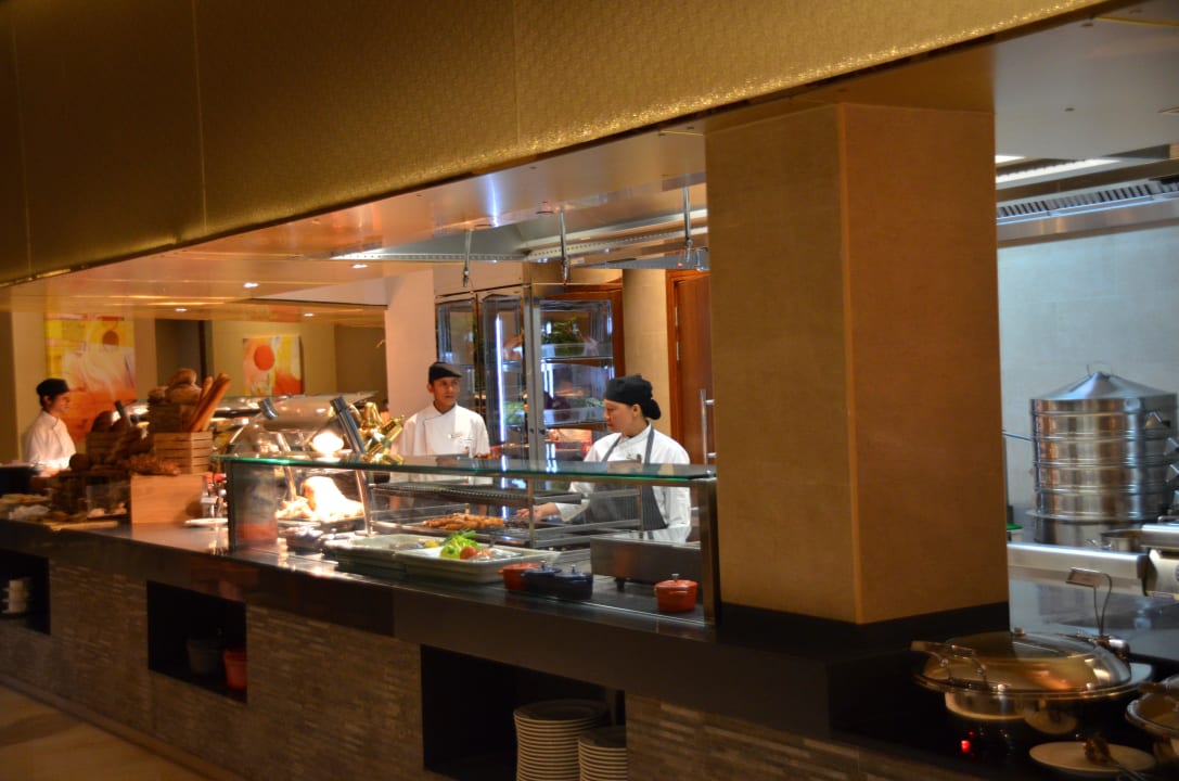 Abendbuffet ohne Dekoration DoubleTree by Hilton Resort & Spa Marjan Island