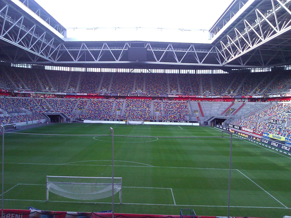 Blick von der Hotelterrasse ins Stadion Hotel Tulip Inn Düsseldorf Arena