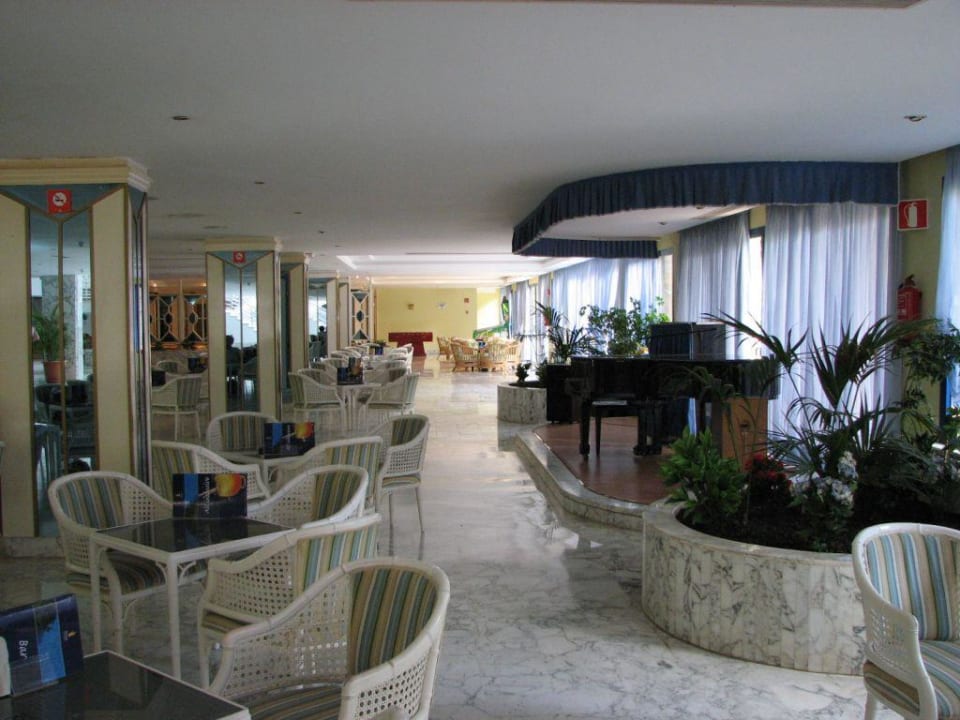 Die Pianio Bar noch ohne allin-ner Princess Taurito