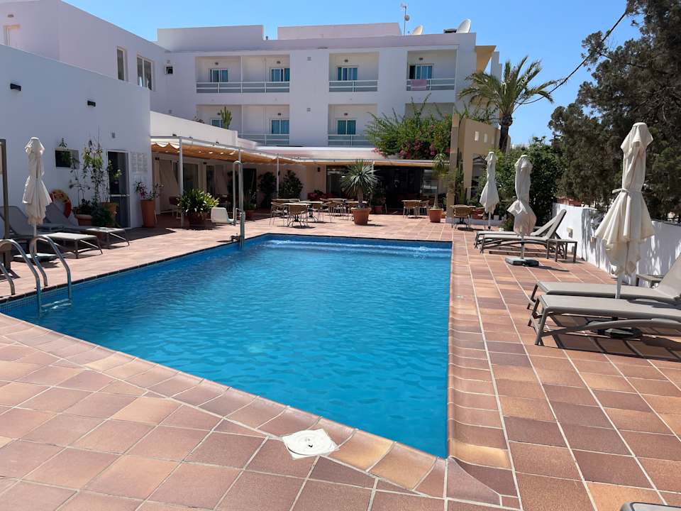 Pool Hostal Roca Plana