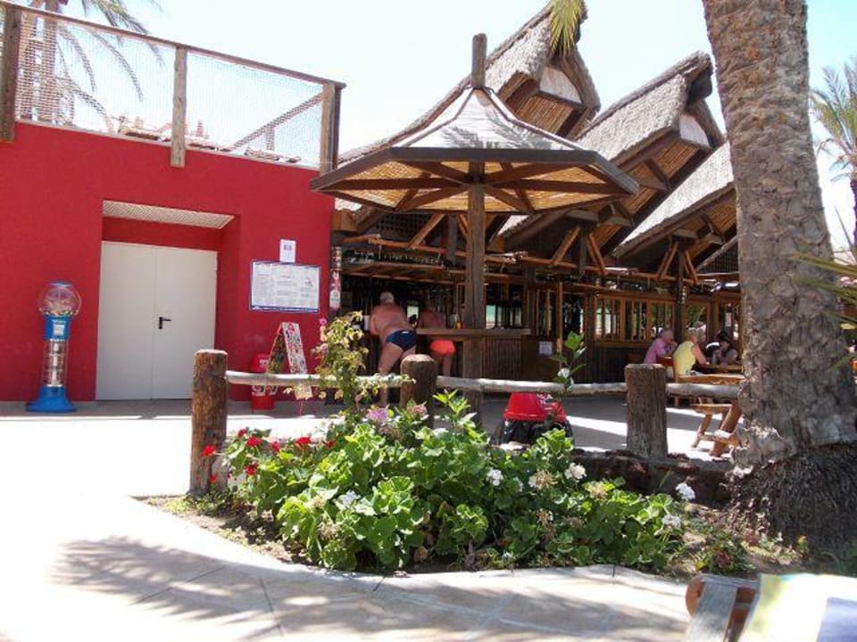 Poolbar  HL Miraflor Suites Hotel