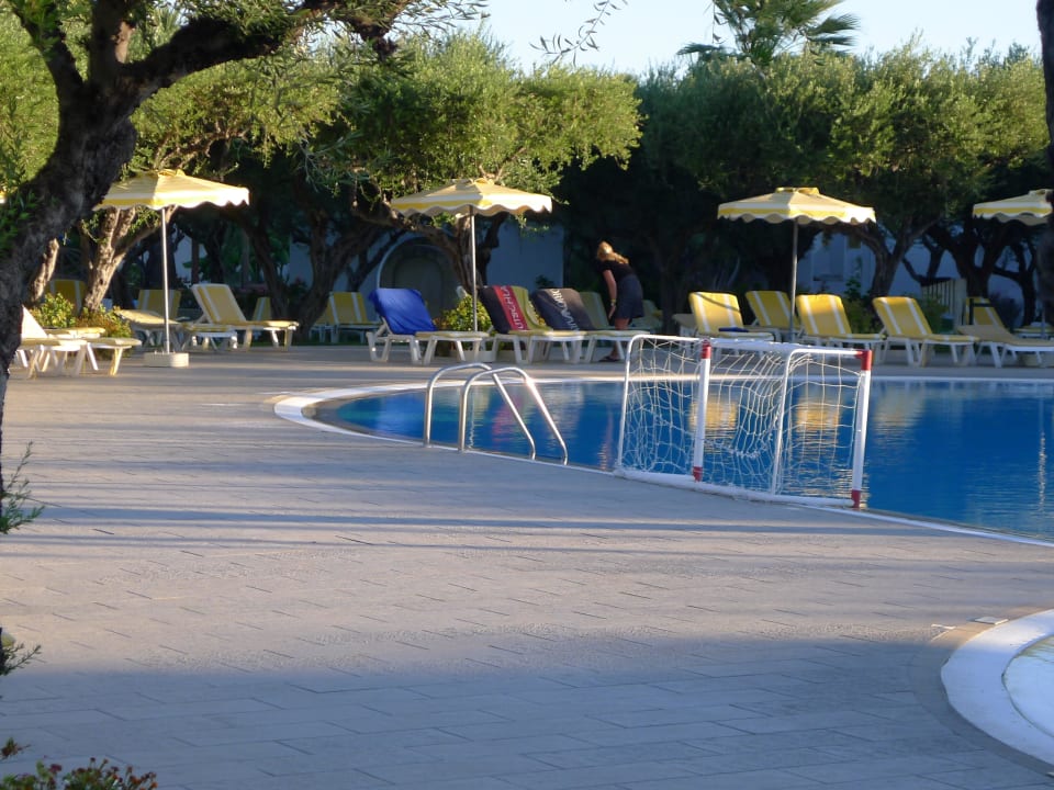 Pool um 07:30 Uhr TUI KIDS CLUB Alex Beach
