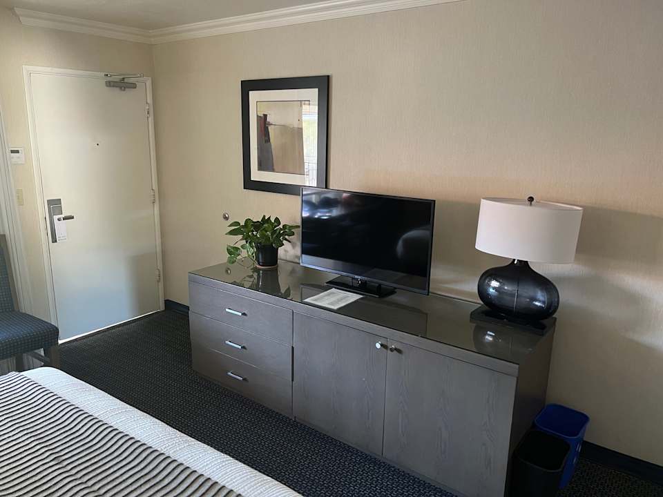 Zimmer West Beach Inn, a Coast Hotel