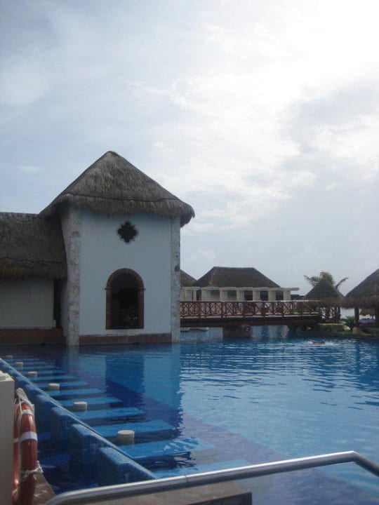 Pool Dreams Sapphire Resort & Spa