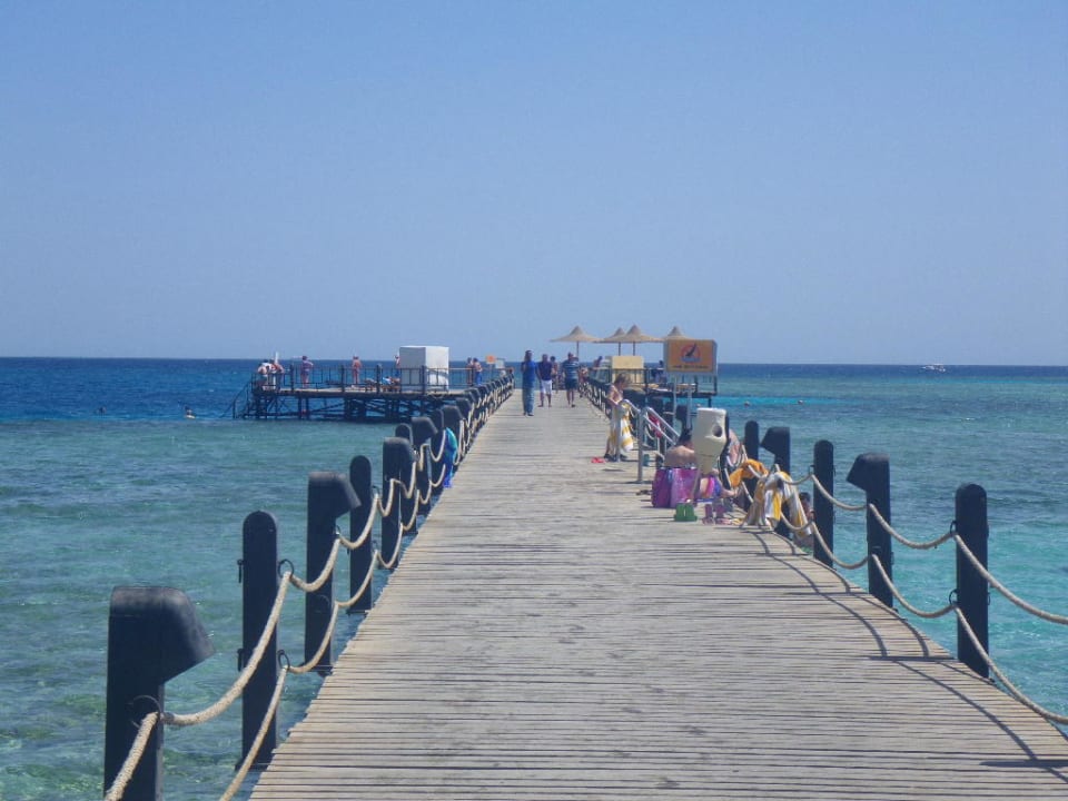 Steg mit Blick zum Riff Stella Beach Resort & Spa Makadi Bay