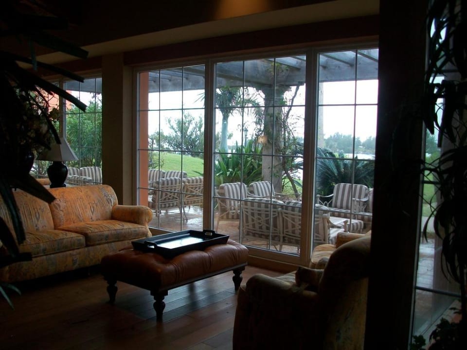 Lobby Hotel Grotto Bay Beach Resort