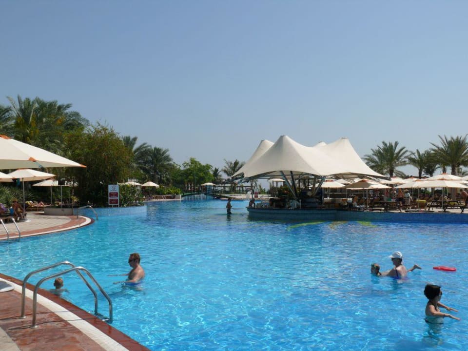 Hotelpool Hotel Le Meridien Al Aqah Beach Resort