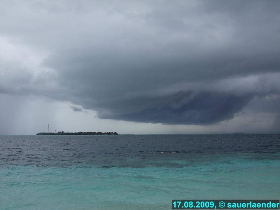 Regenwolke Vilamendhoo Island Resort & Spa