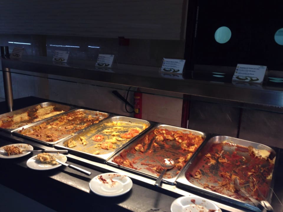 40min. nach Öffnung am Abendbuffet Grand Palladium Select Bávaro Resort & Spa