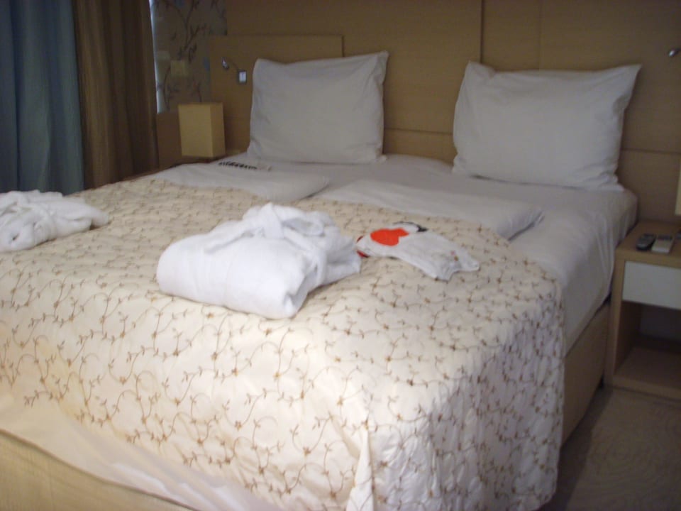 Schlafzimmer Junior Suite 334 (4. Etage) Wyndham Grand Novi Vinodolski Resort - The View & Family Apartments