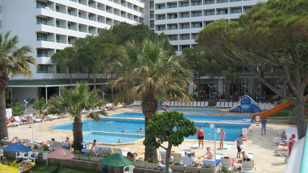 Von der Terrasse Aussicht zum Hotel Hotel Grand Efe