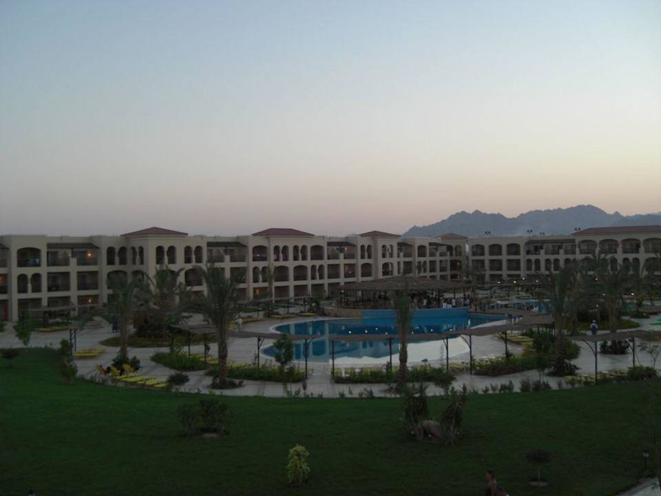 Anlage am Abend Jaz Mirabel Park & Club