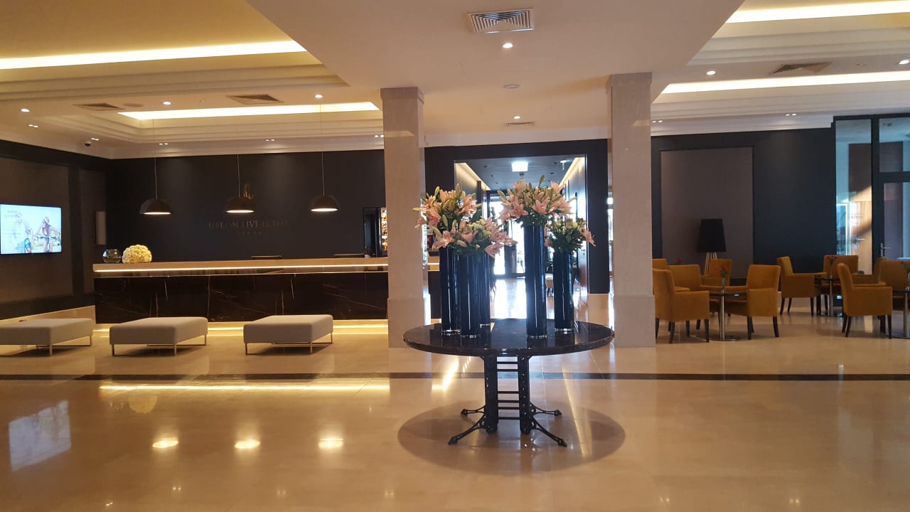 Lobby Heron Live Hotel