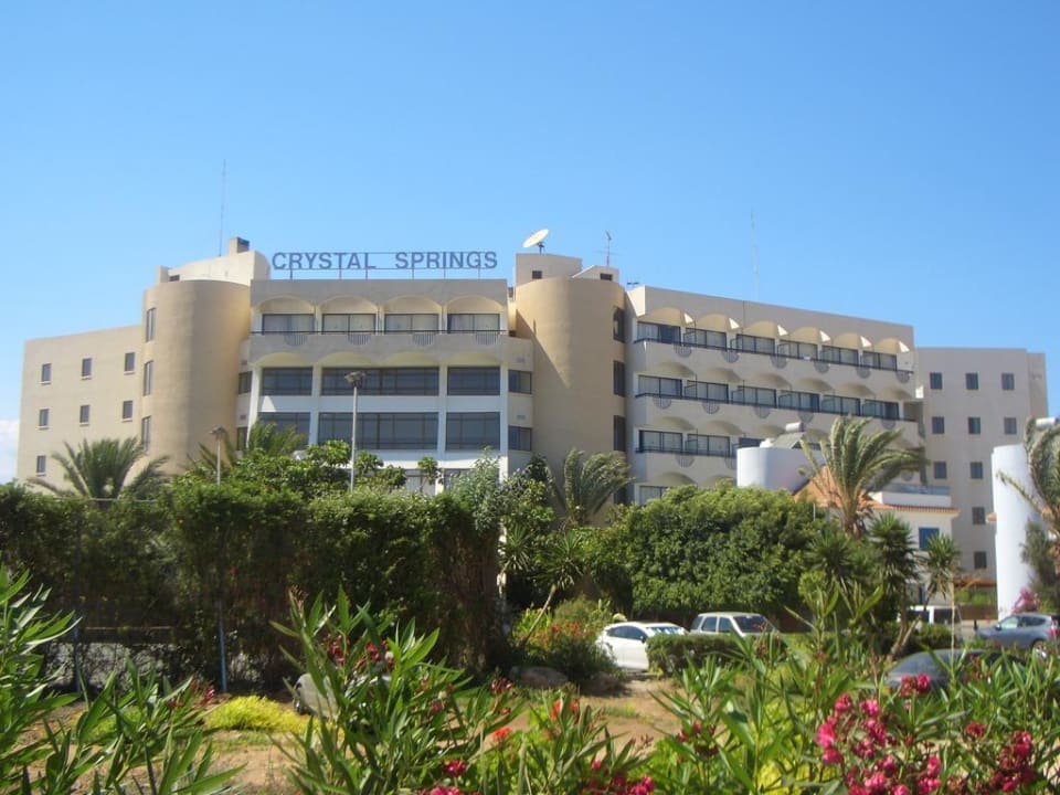 Vom Garten zum Hotel Crystal Springs Beach Hotel