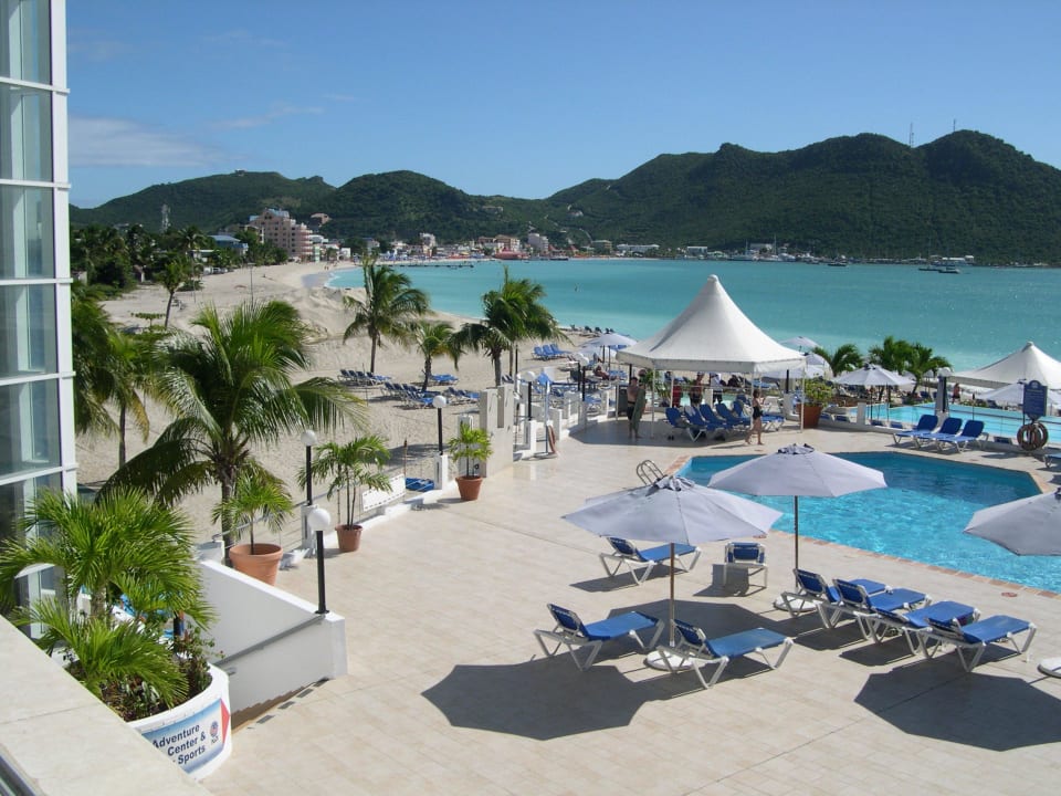 Blick auf 1 Pool und Philipsburg Sonesta Great Bay Beach Resort, Casino & Spa