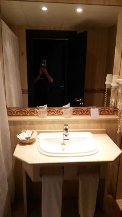 Blick ins Badezimmer BLUESEA Gran Cervantes