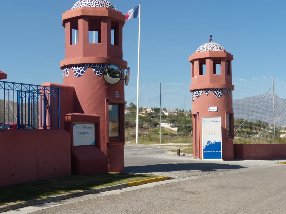 Einfahrt zur Ferienresidenz Bakour Oh Nice Costa del Sol