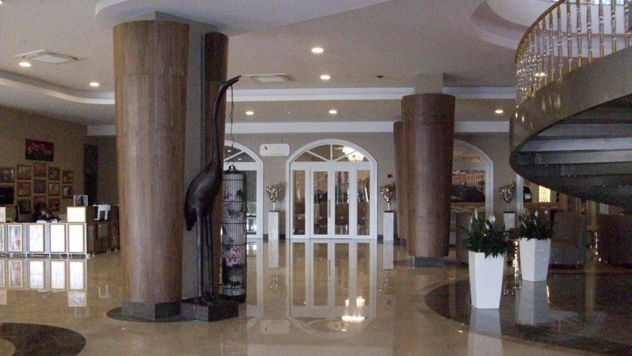 Weg zum Restaurant Dream World Aqua Hotel