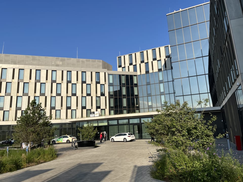 Außenansicht Holiday Inn - the niu, Hub Dusseldorf Messe