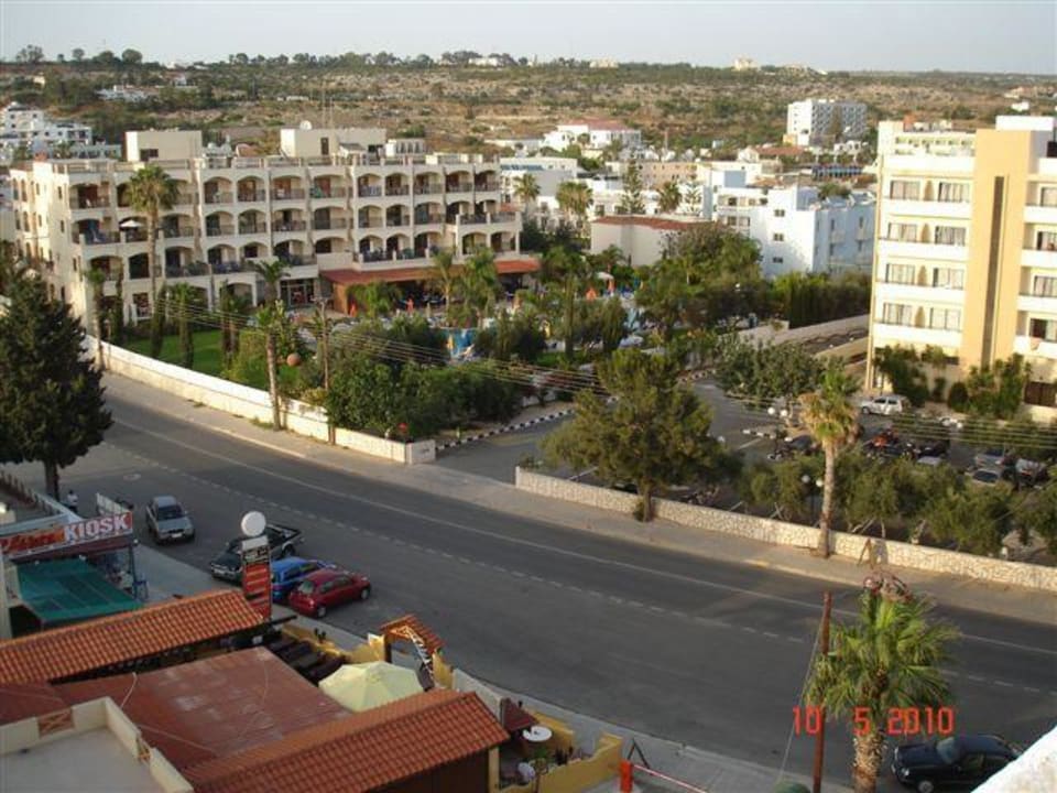 Ausblick zur Strasse Hotel Nestor