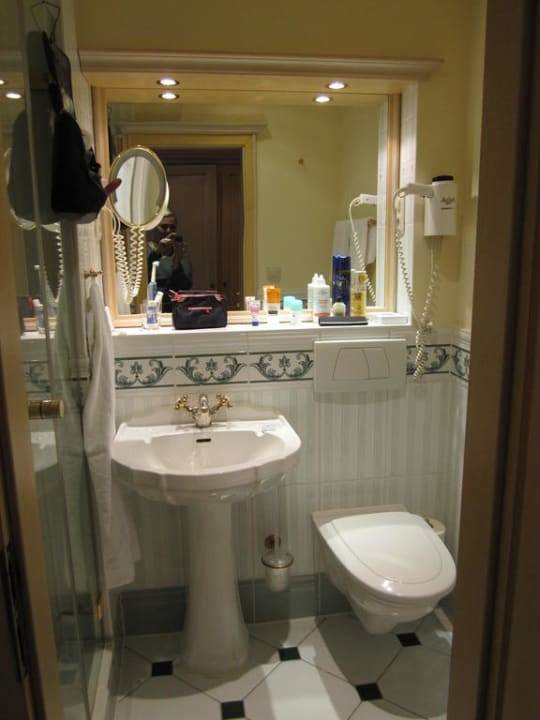 Das 2. Bad - mit Dusche Rugard Thermal Strandhotel