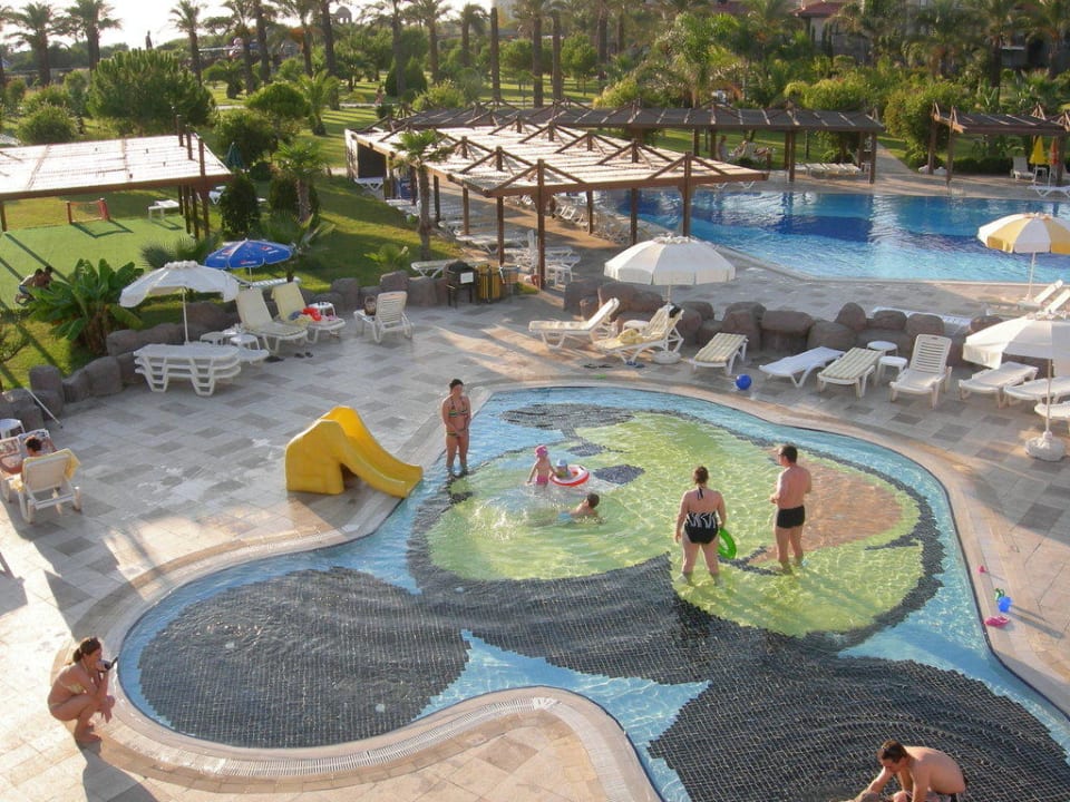 Mickey Mouse badet mit Calimera Serra Palace