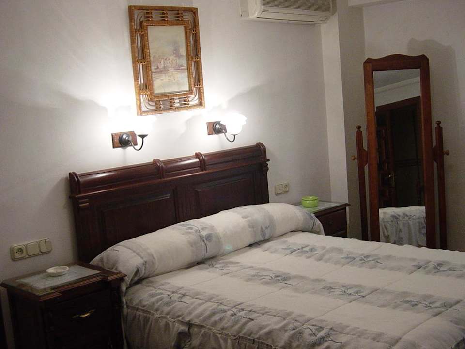 Habitacion matrimonial Hostal Colon Antequera