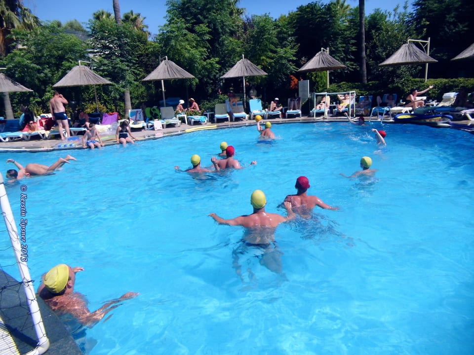 Wasserball Can Garden Beach