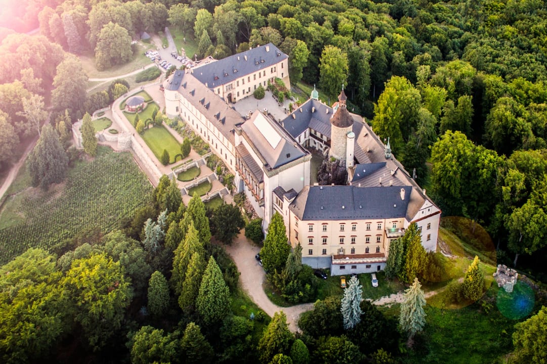Außenansicht Hotel Chateau Zbiroh