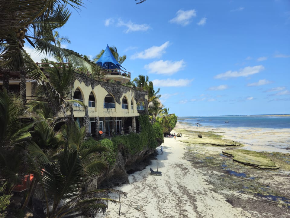 Strand Bahari Beach Hotel