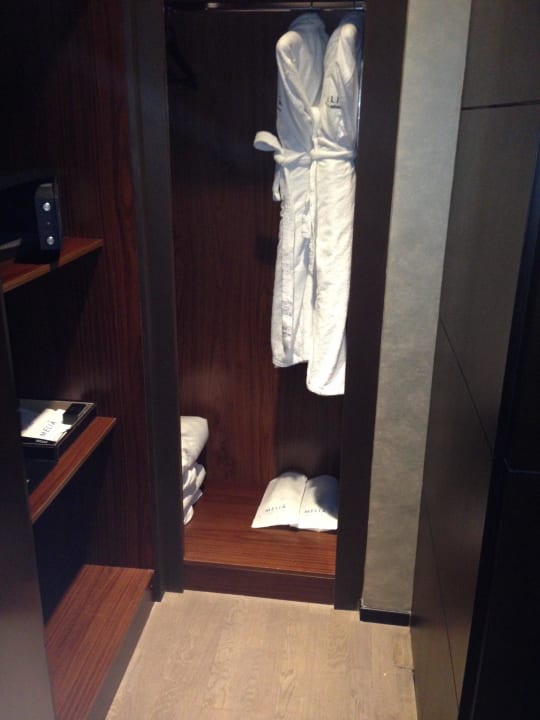 Begehbarer Kleiderschrank The Canvas Hotel Dubai MGallery By Sofitel