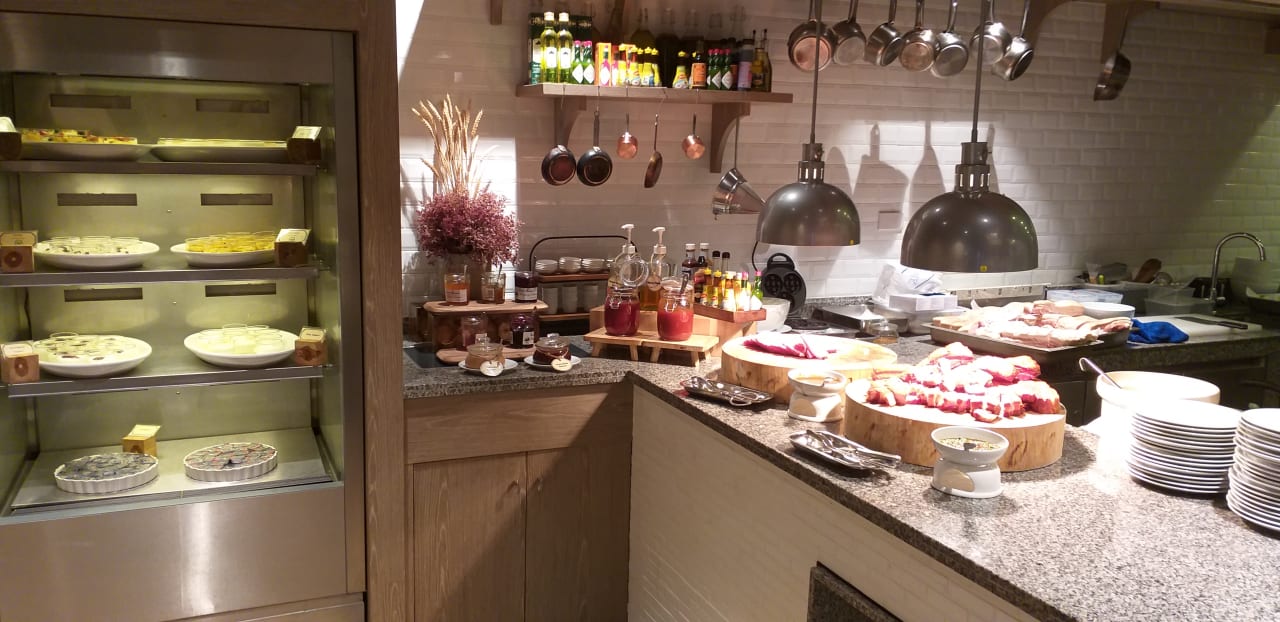 Gastro Woodlands Hotel & Resort